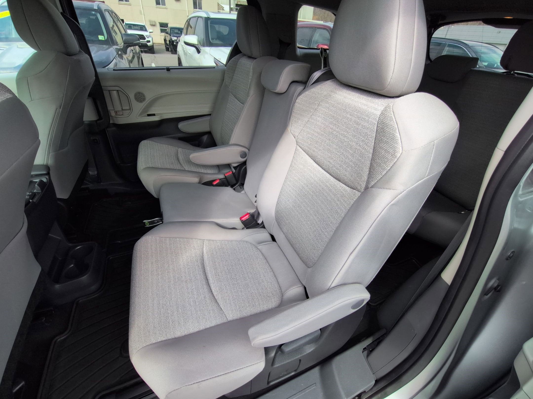 2023 Toyota Sienna LE 8 Passenger