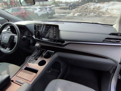 2023 Toyota Sienna LE 8 Passenger