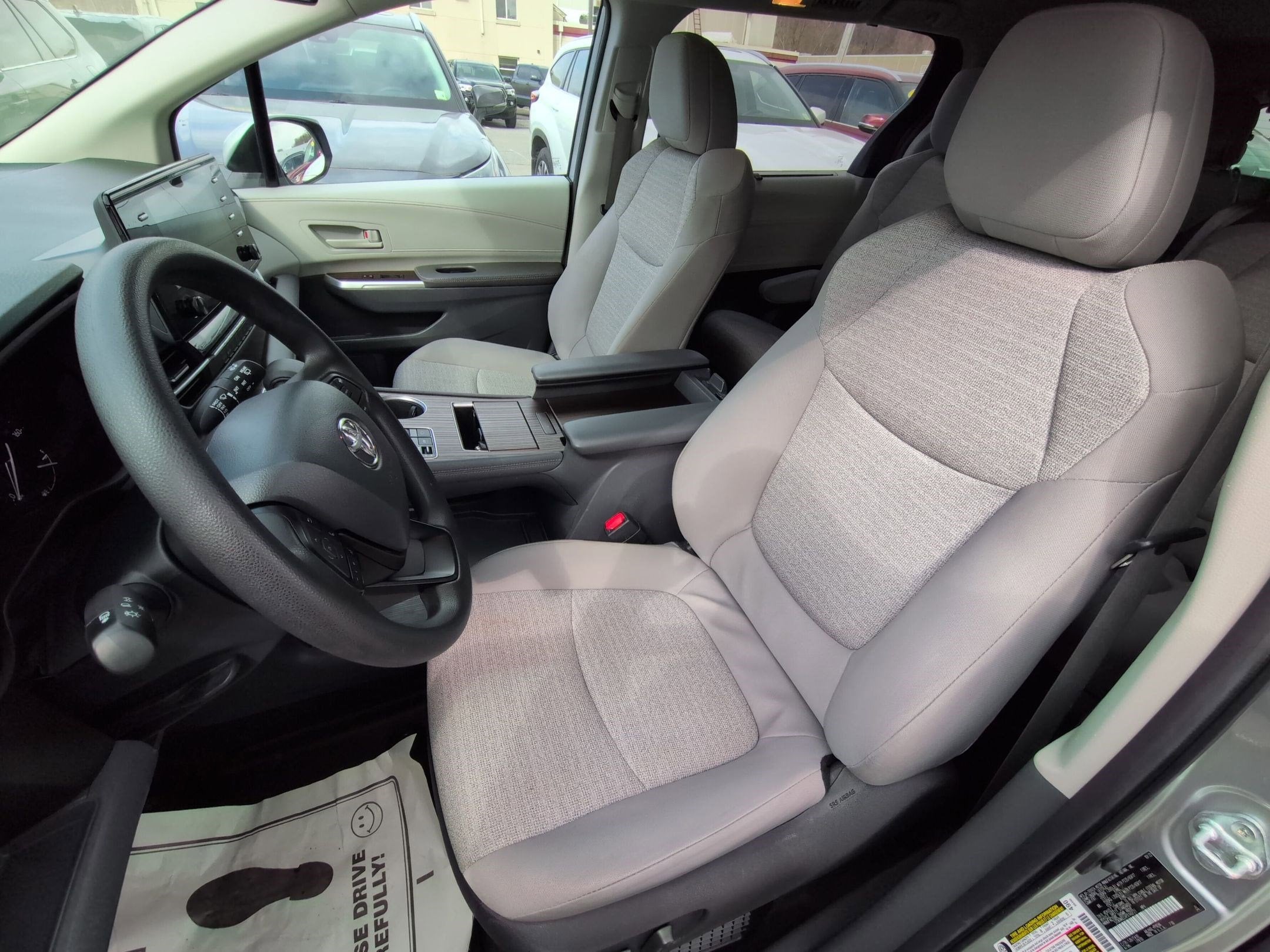 2023 Toyota Sienna LE 8 Passenger