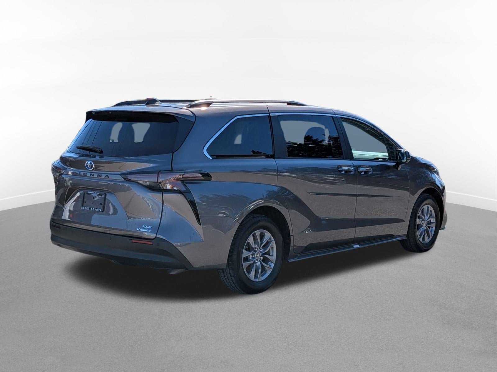 2024 Toyota Sienna XLE 8 Passenger